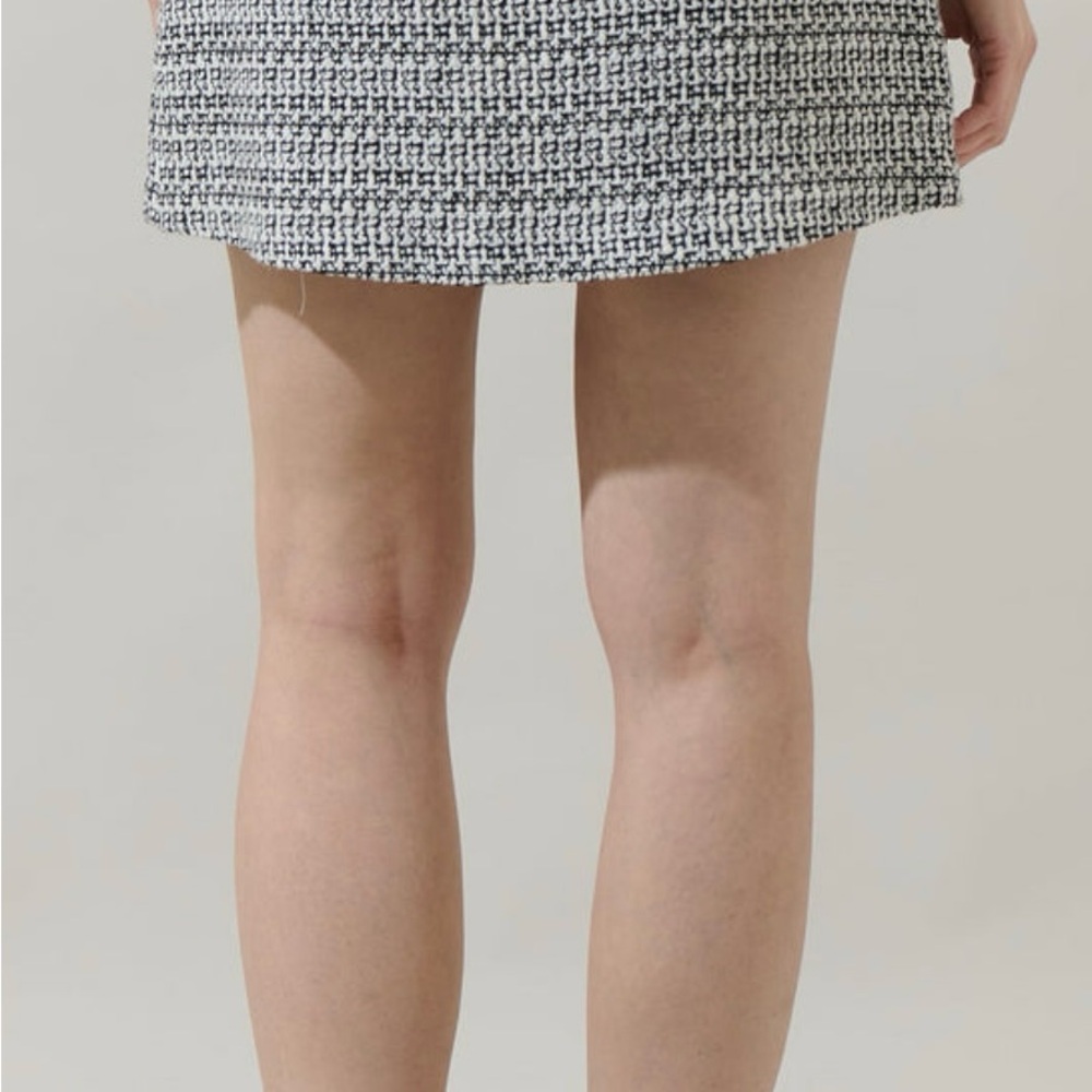 Janae Tweed Miny Pleated Plaid skirt Black/White Small Sugarlips NWT - Picture 7 of 7